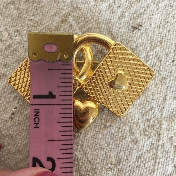 Gold Hearts Pin Brooch Two Heart Baskets One Ctr - Picture 5 of 6